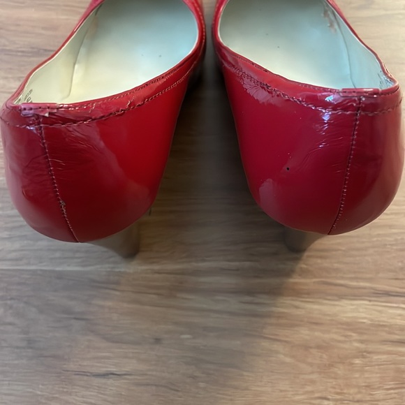 Pre-owned Maxstudio Patent Red shoes, Size 9 (for an 8 1/2 feet). Wore 1X. - Picture 3 of 12